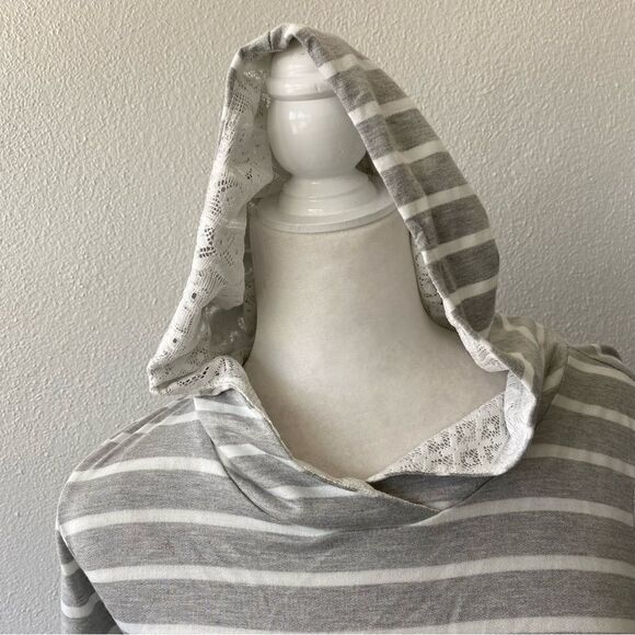 Miami for Francescas Pullover Hoodie Shirt Lace Detail Gray White Striped SZ S - Picture 7 of 12